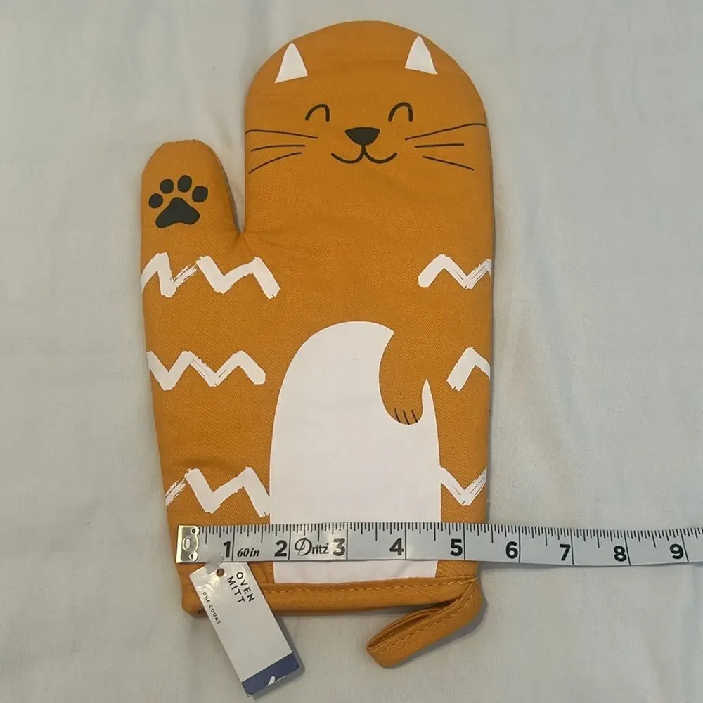 NWT Cat-Themed Brownish and White Oven Mitt
